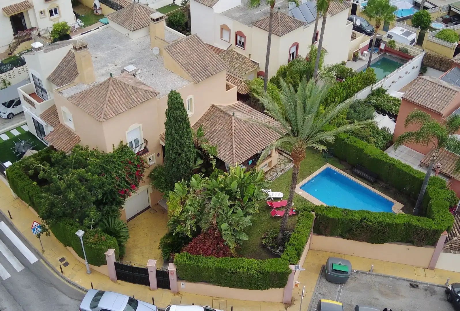 Vista exterior de Casa adosada de lloguer en Marbella amb Terrassa i Moblat