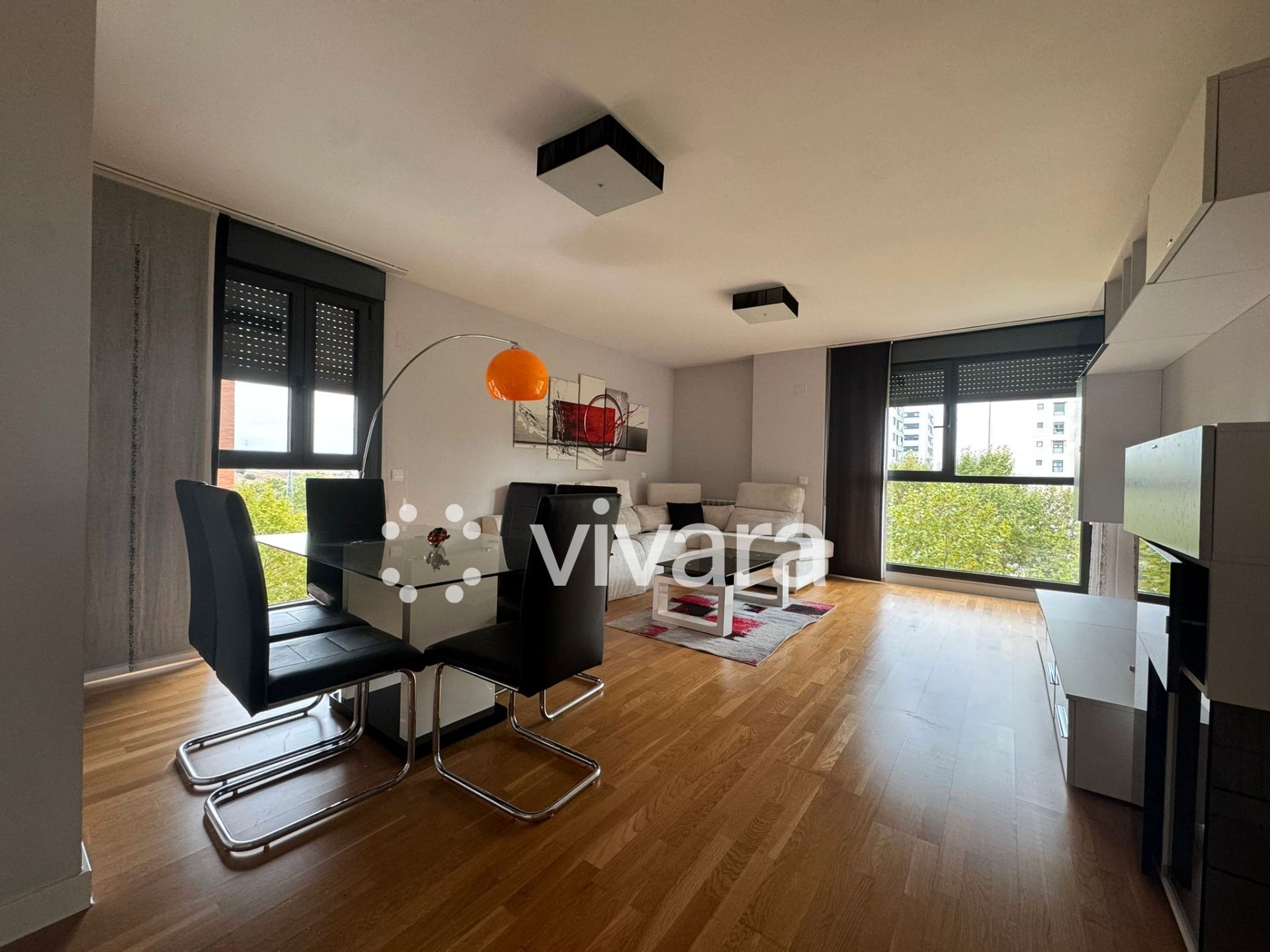 Sala de estar de Piso de alquiler en Tres Cantos con Aire acondicionado, Jardín privado y Piscina