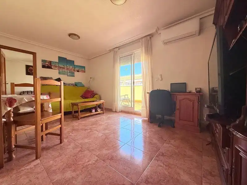 Sala d'estar de Àtic en venda en Torrevieja amb Moblat
