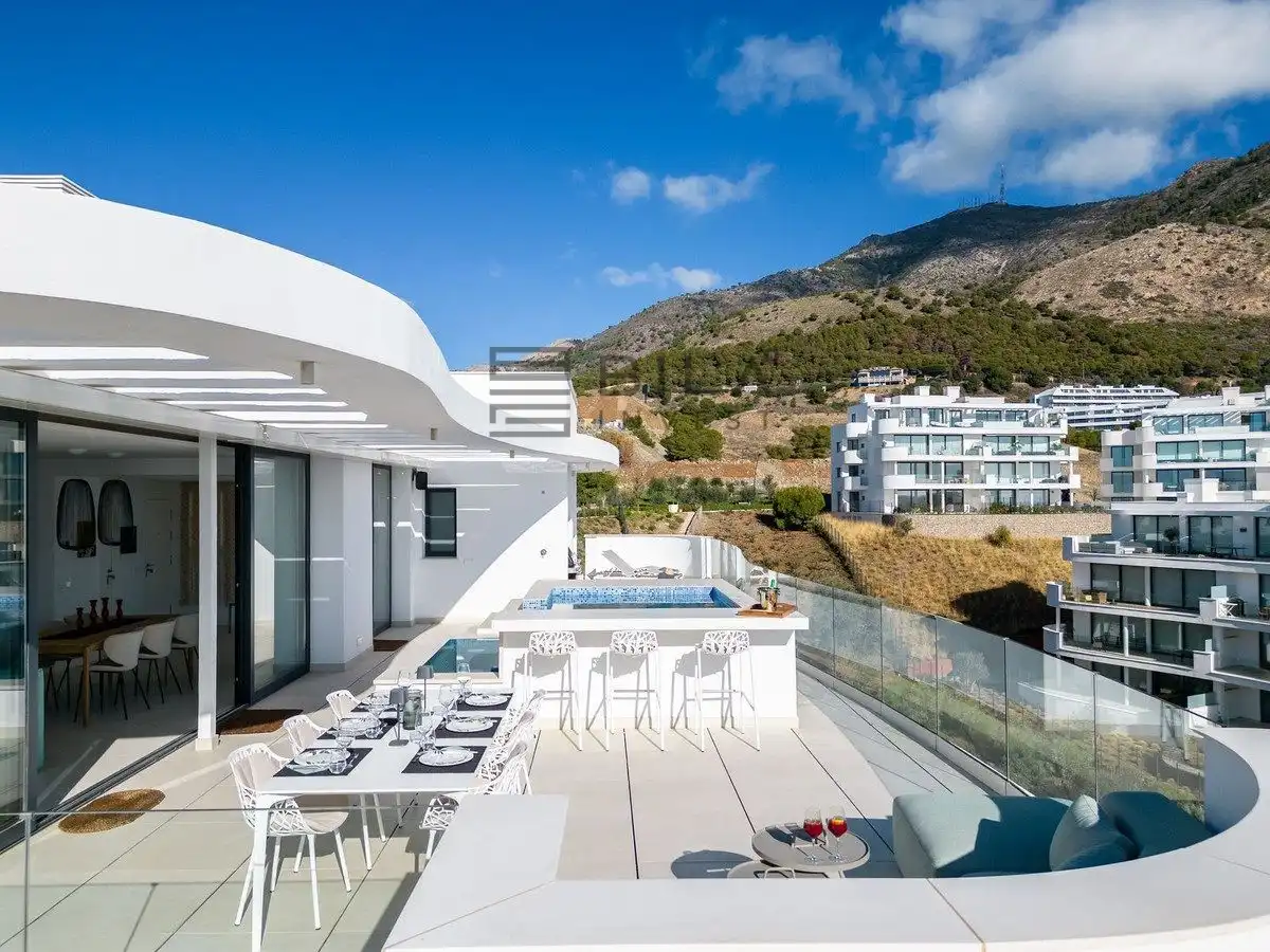 Penthouse with pool for sale in 8 de marzo