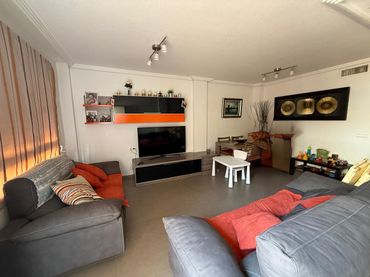 House with balcony for sale in Calle casillas