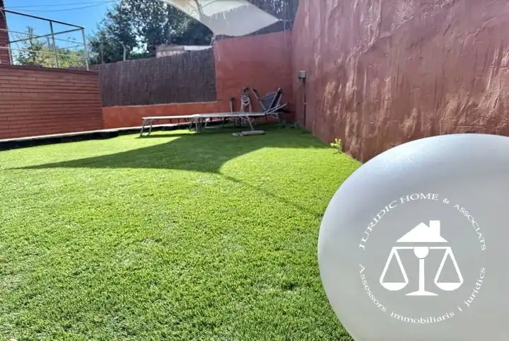 Terrassa de Casa o xalet en venda en Sant Boi de Llobregat amb Aire condicionat, Calefacció i Jardí privat