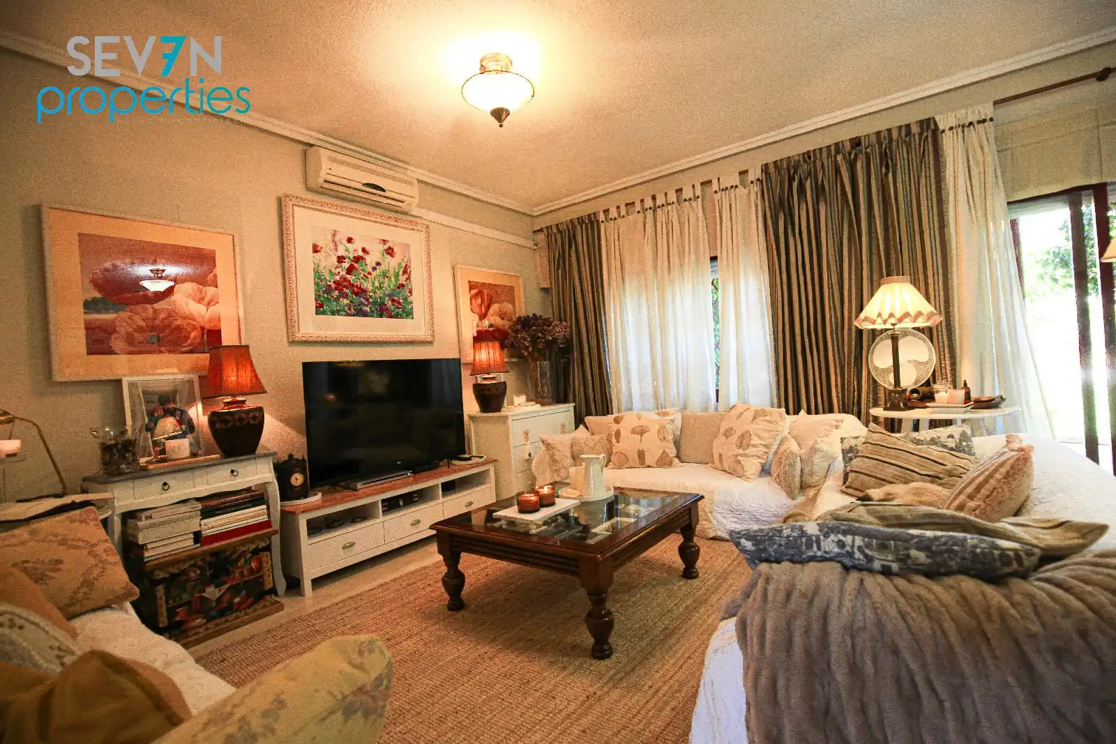 Sala de estar de Casa adosada en venta en Alicante / Alacant con Aire acondicionado, Calefacción y Piscina