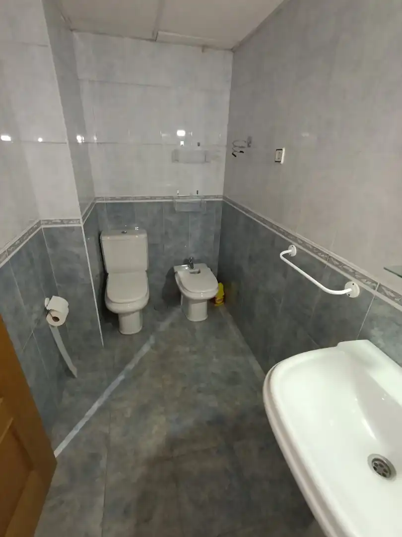 Bany de Dúplex en venda en Linares amb Aire condicionat, Calefacció i Terrassa