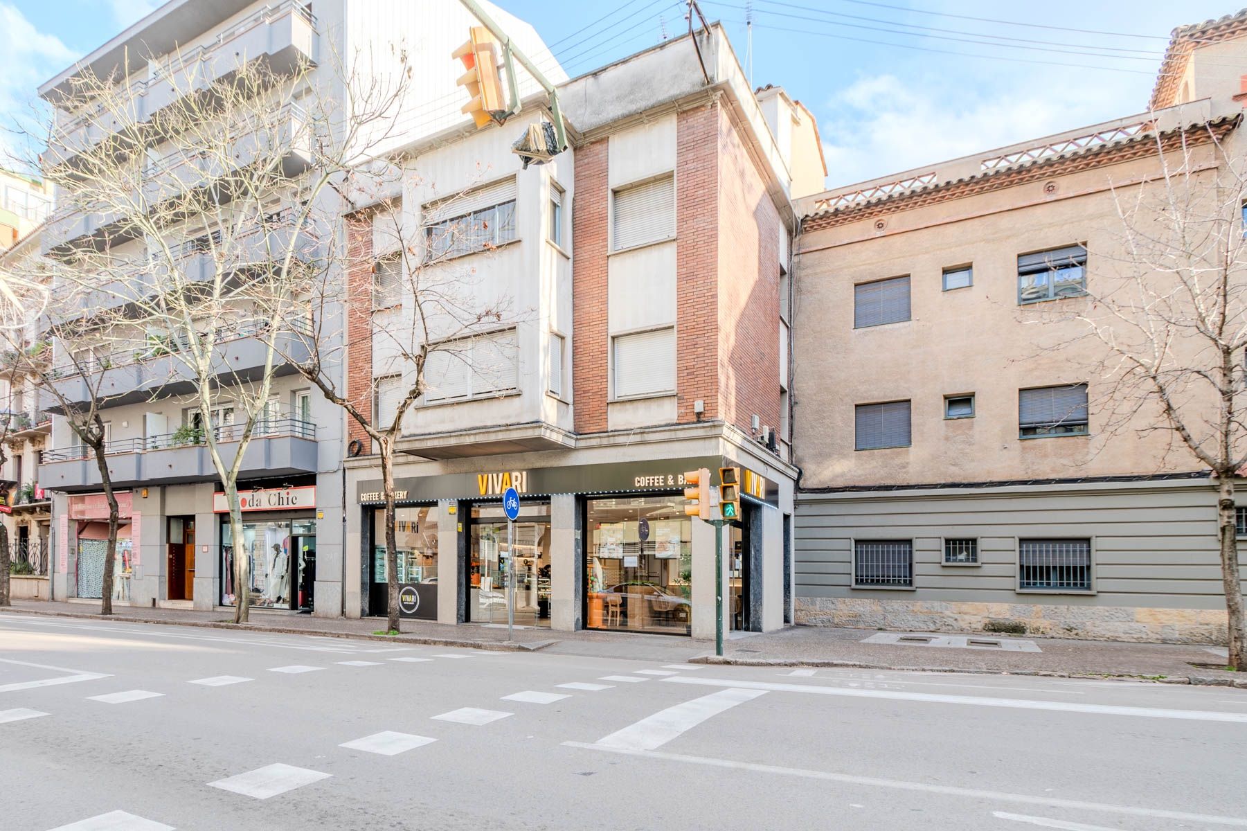 Vista exterior de Edifici en venda en Girona Capital