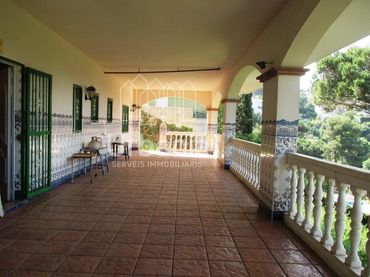 Chalet con jardín en venta en Urbanitzacions