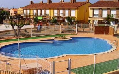 Piscina de Casa adosada en venda en Cambrils amb Aire condicionat