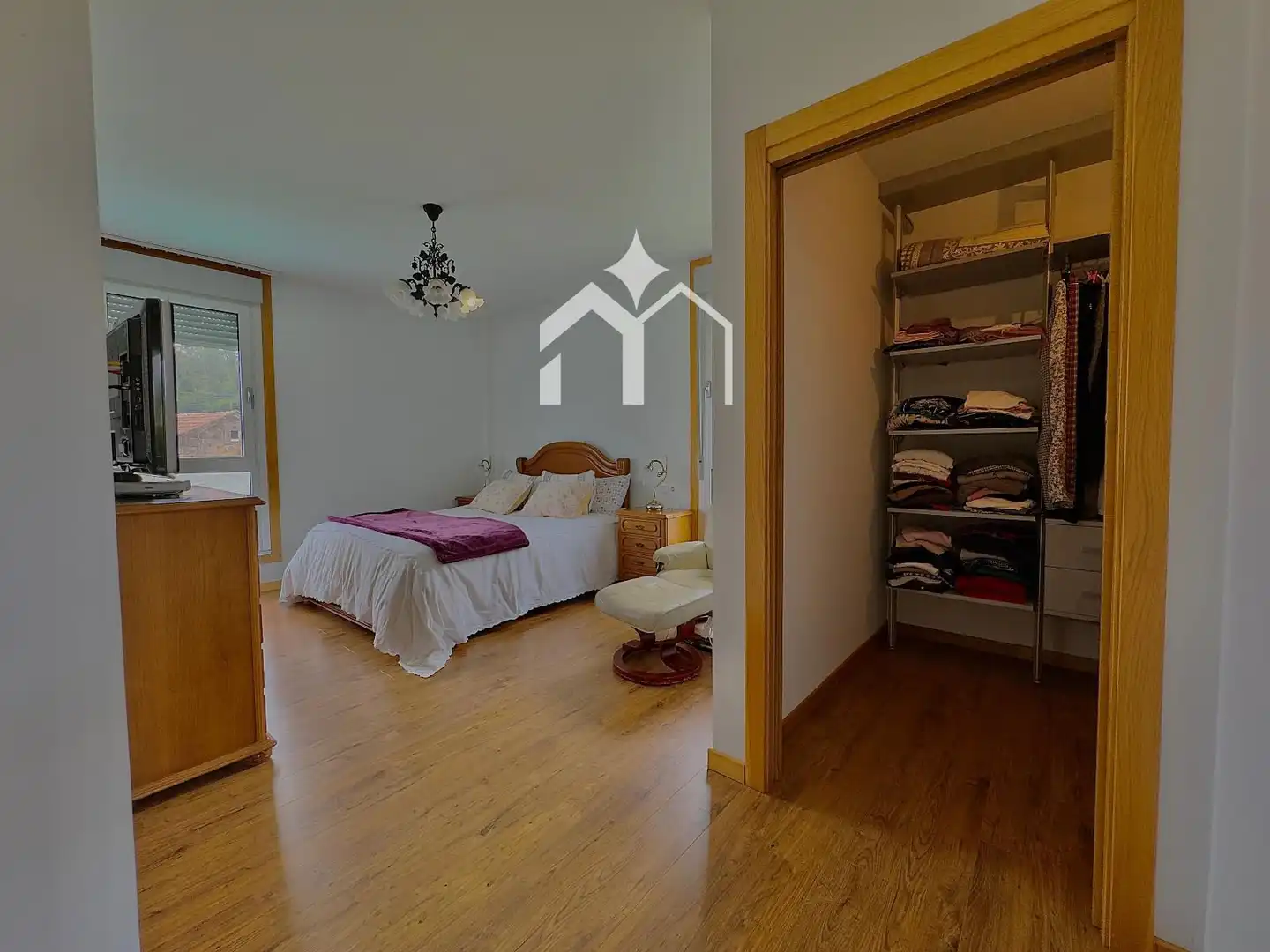 Dormitori de Casa o xalet en venda en Cangas  amb Calefacció, Parquet i Terrassa