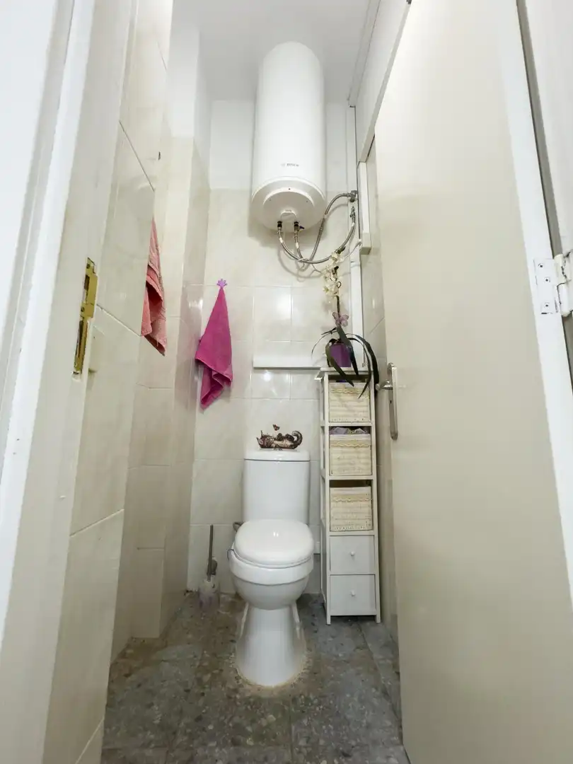 Baño de Local de alquiler en Santa Cruz de Tenerife con Aire acondicionado y Amueblado