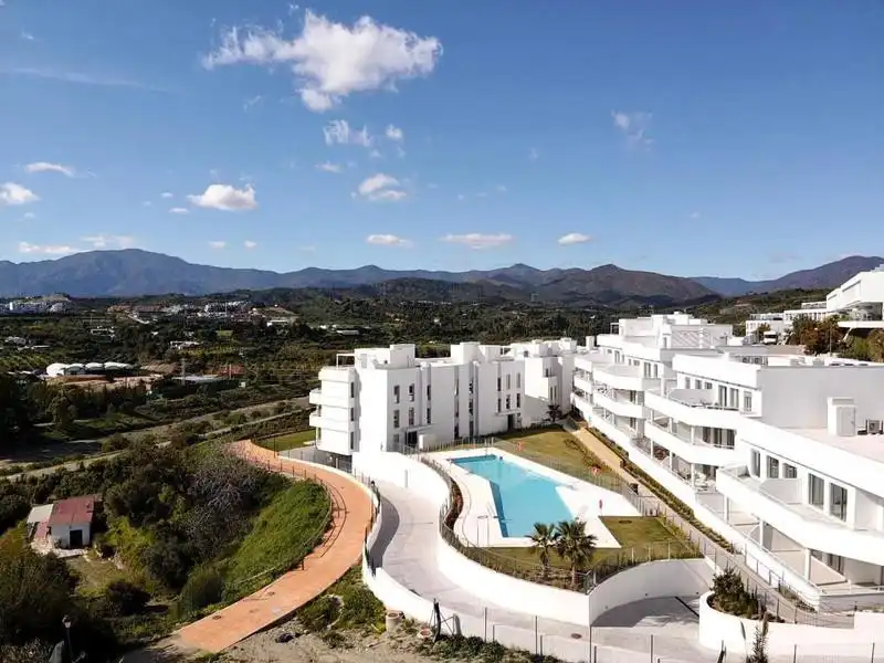 Vista exterior de Apartamento de alquiler en Estepona con Aire acondicionado, Terraza y Piscina