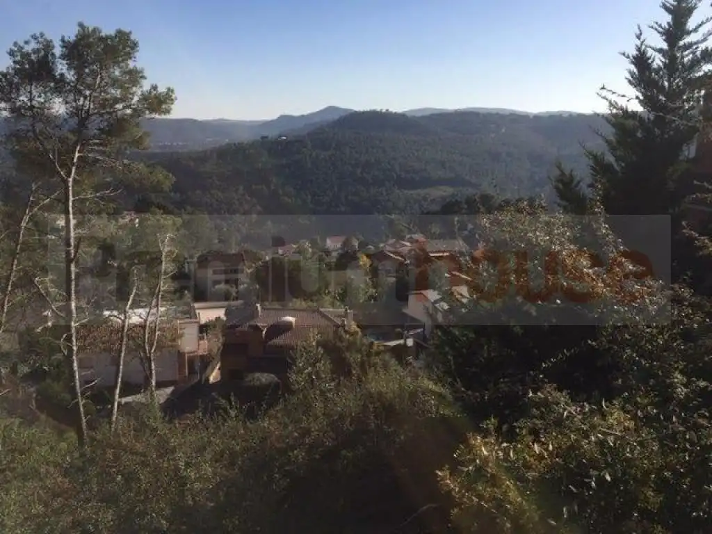 Terreny residencial en venda a Vía Abadia de Montserrat
