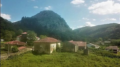 Foto 4 de Casa adosada en venda a Barrio San Miguel Aras, Voto, Cantabria