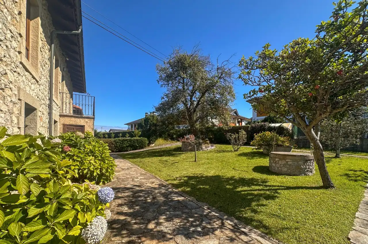 Jardín de Casa o chalet en venta en Alfoz de Lloredo con Calefacción, Jardín privado y Terraza