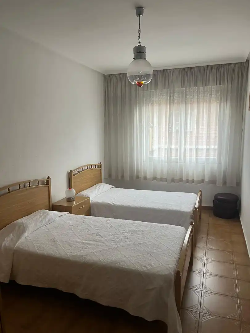 Dormitori de Apartament en venda en Zona Alta