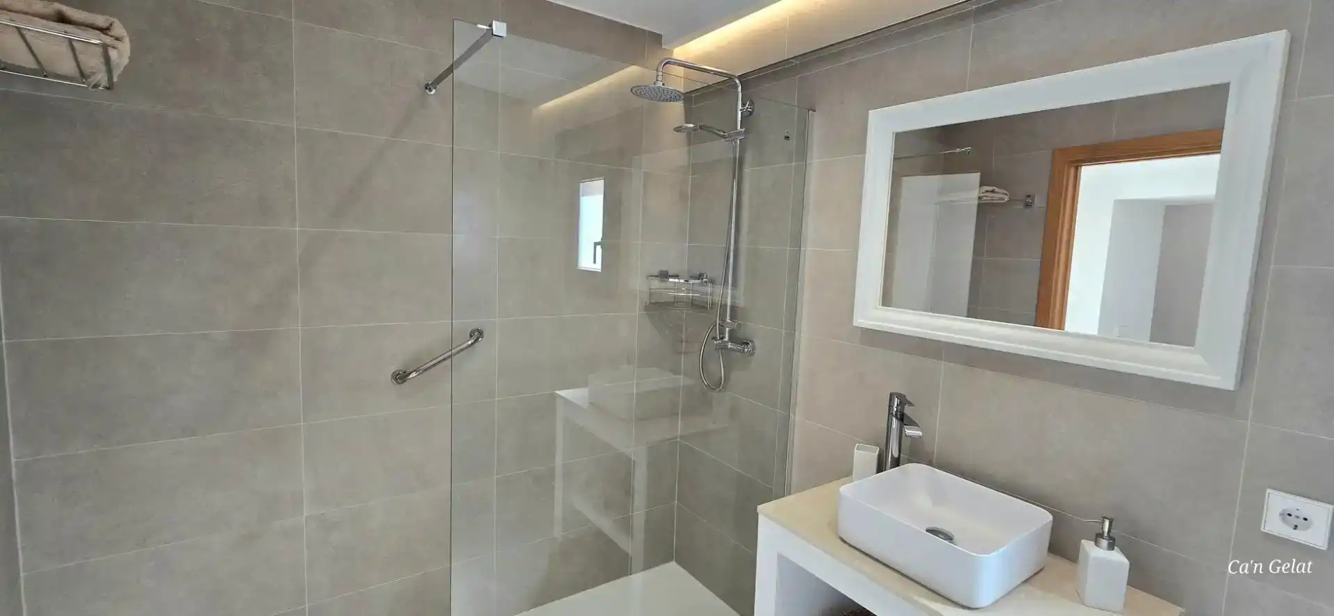 Bathroom of Detached homes for rent in Santa Eugènia  with Air Conditioner and Furnished