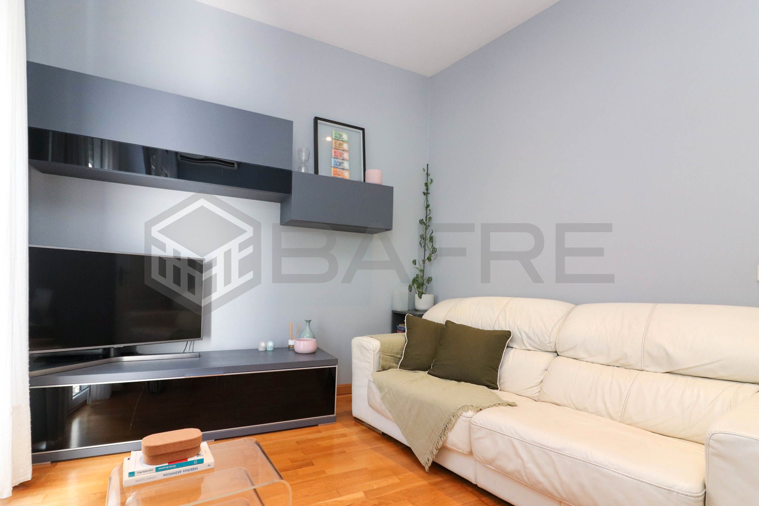 Sala d'estar de Pis en venda en  Madrid Capital amb Calefacció i Balcó