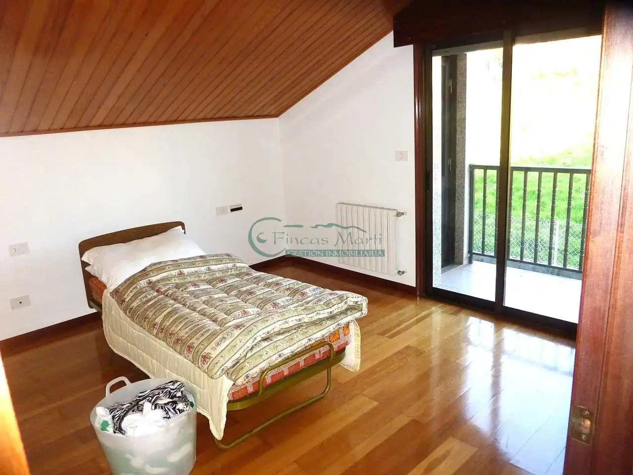 Bedroom of Houses for sale in Vigo   with Heating, Private garden and Parquet flooring