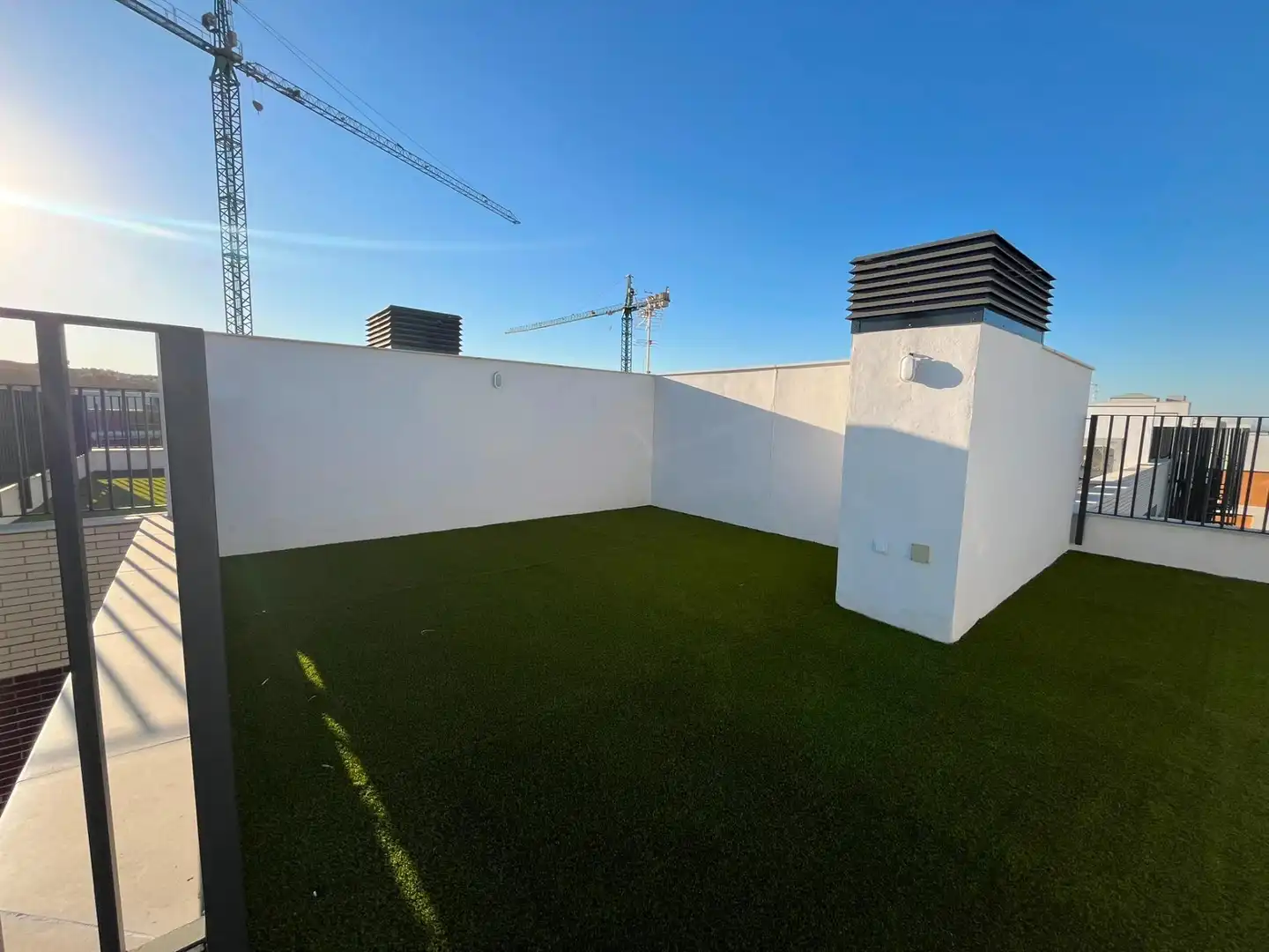 Terrasse von Dachboden zur Miete in Camas mit Klimaanlage, Heizung und Privatgarten
