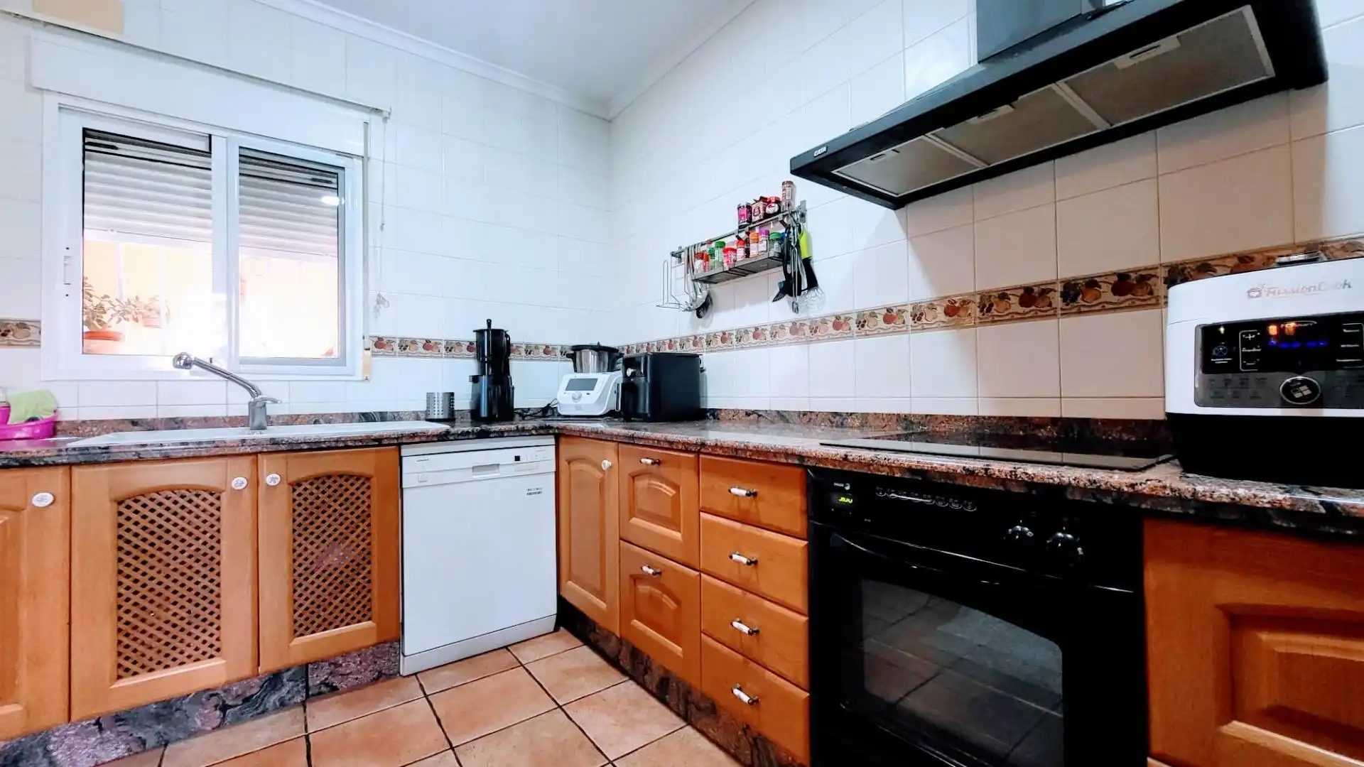 Cocina de Casa o chalet en venta en Ador con Aire acondicionado, Calefacción y Jardín privado