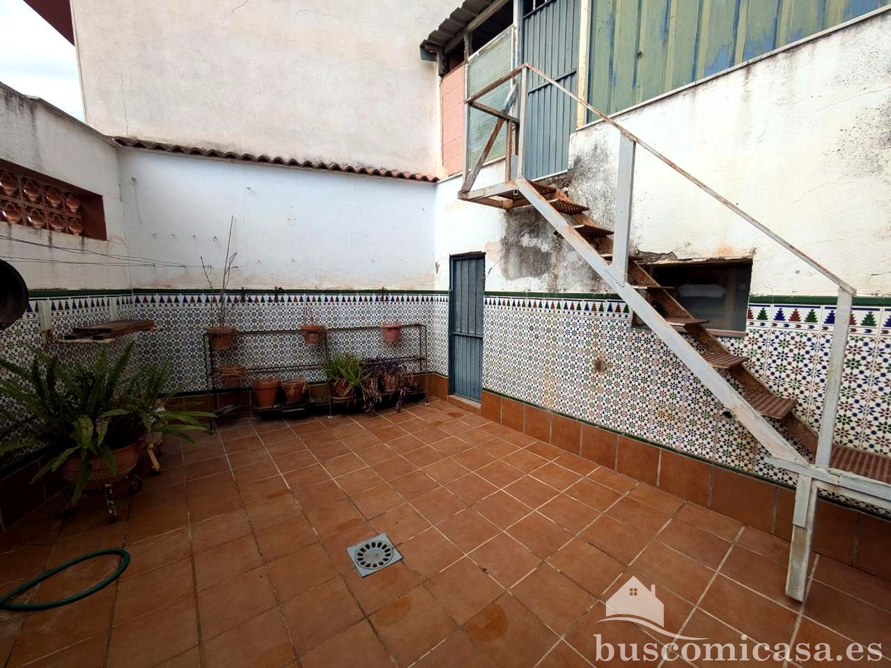 Vista exterior de Casa o xalet en venda en Linares amb Terrassa, Traster i Balcó
