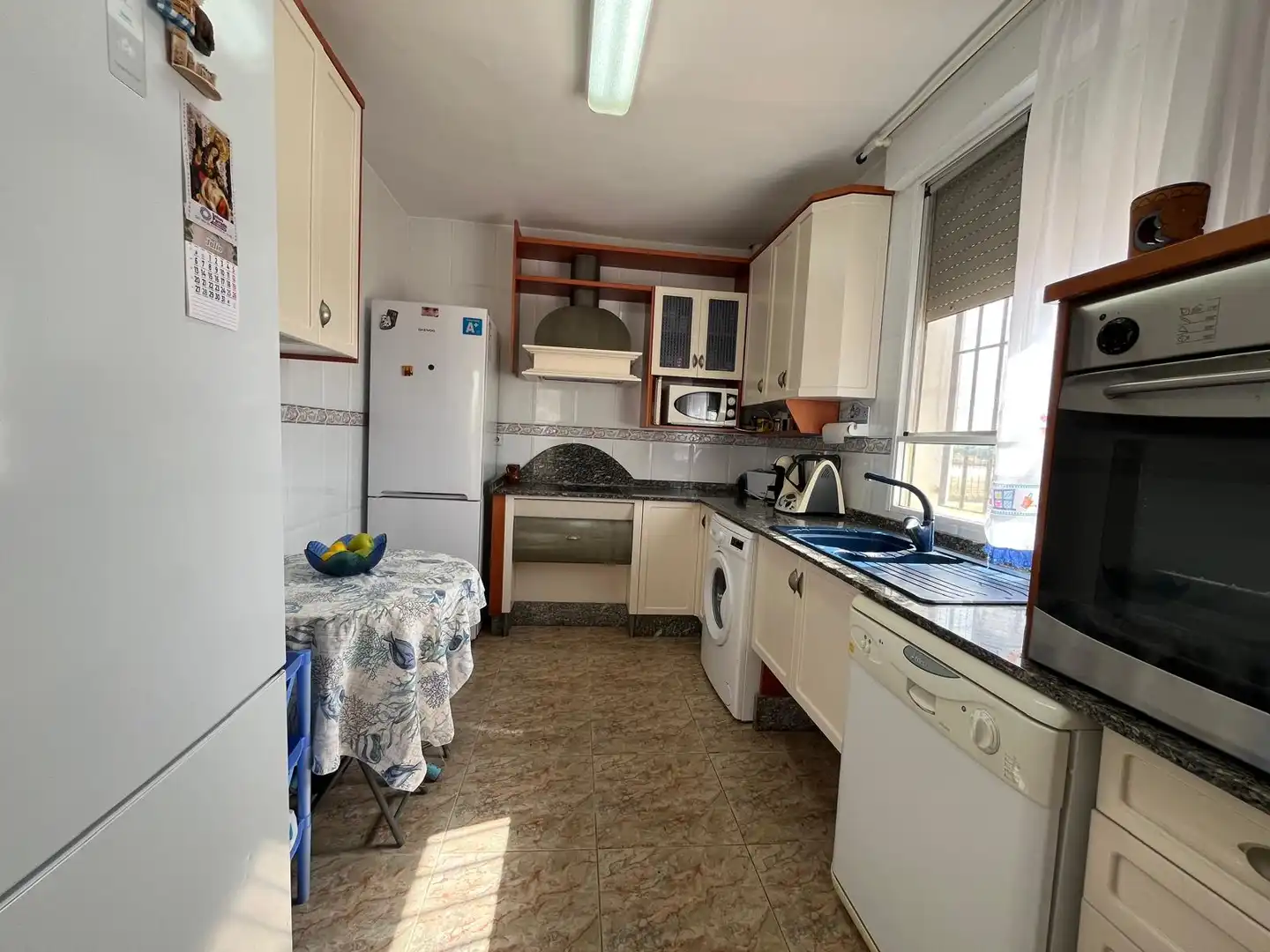 Cuina de Casa adosada de lloguer en La Manga del Mar Menor amb Aire condicionat, Moblat i Balcó