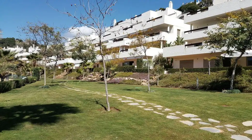Garten von Wohnungen zum Verkauf in Benahavís mit Klimaanlage, Terrasse und Möbliert