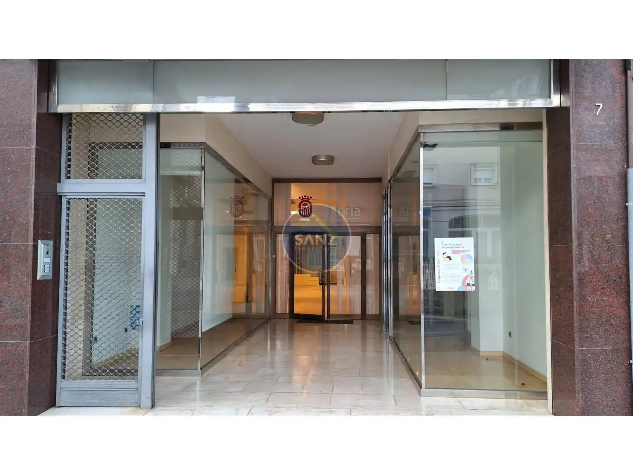 Local comercial de lloguer a Plaza Vila