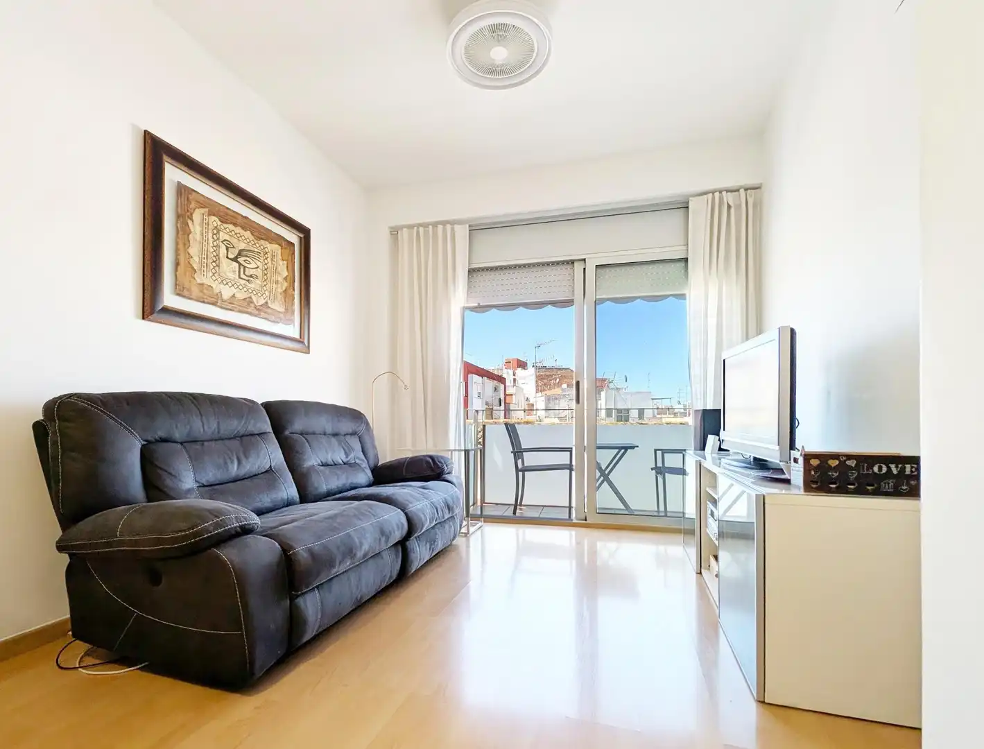 Wohnzimmer von Dachboden zum Verkauf in Vilanova i la Geltrú mit Klimaanlage, Heizung und Parkett