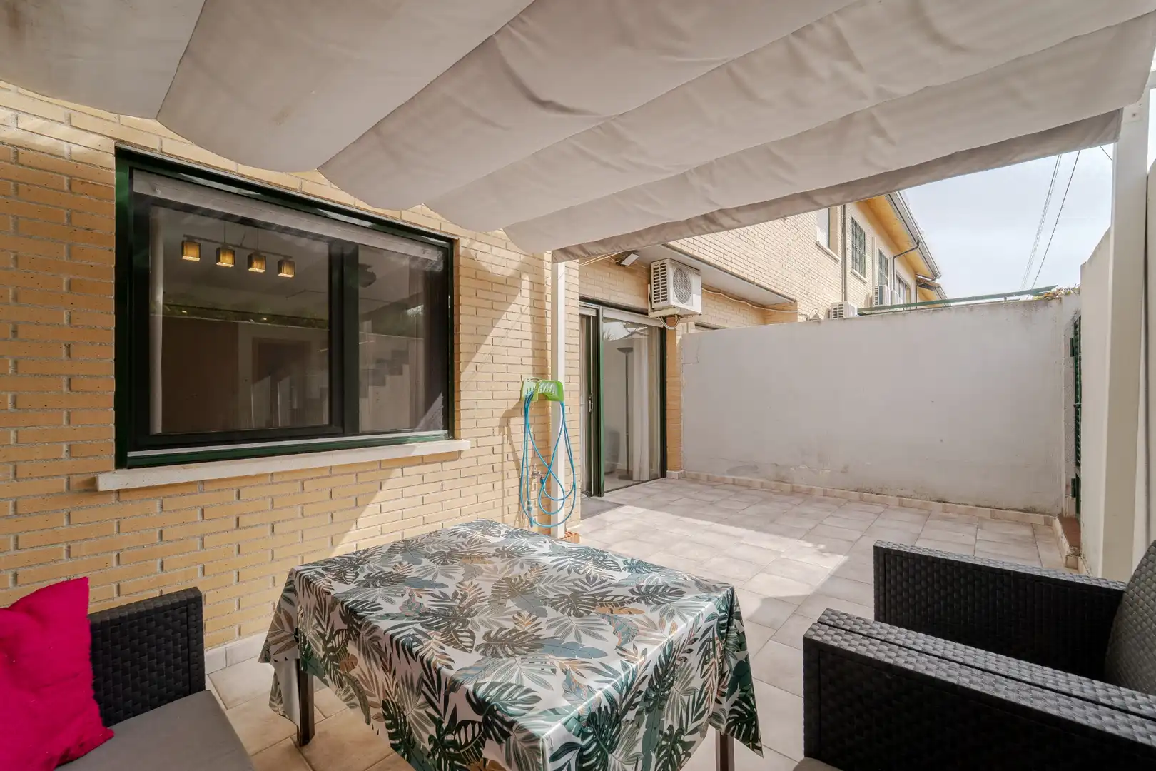 Terraza de Casa adosada en venta en Casarrubios del Monte con Aire acondicionado, Calefacción y Jardín privado