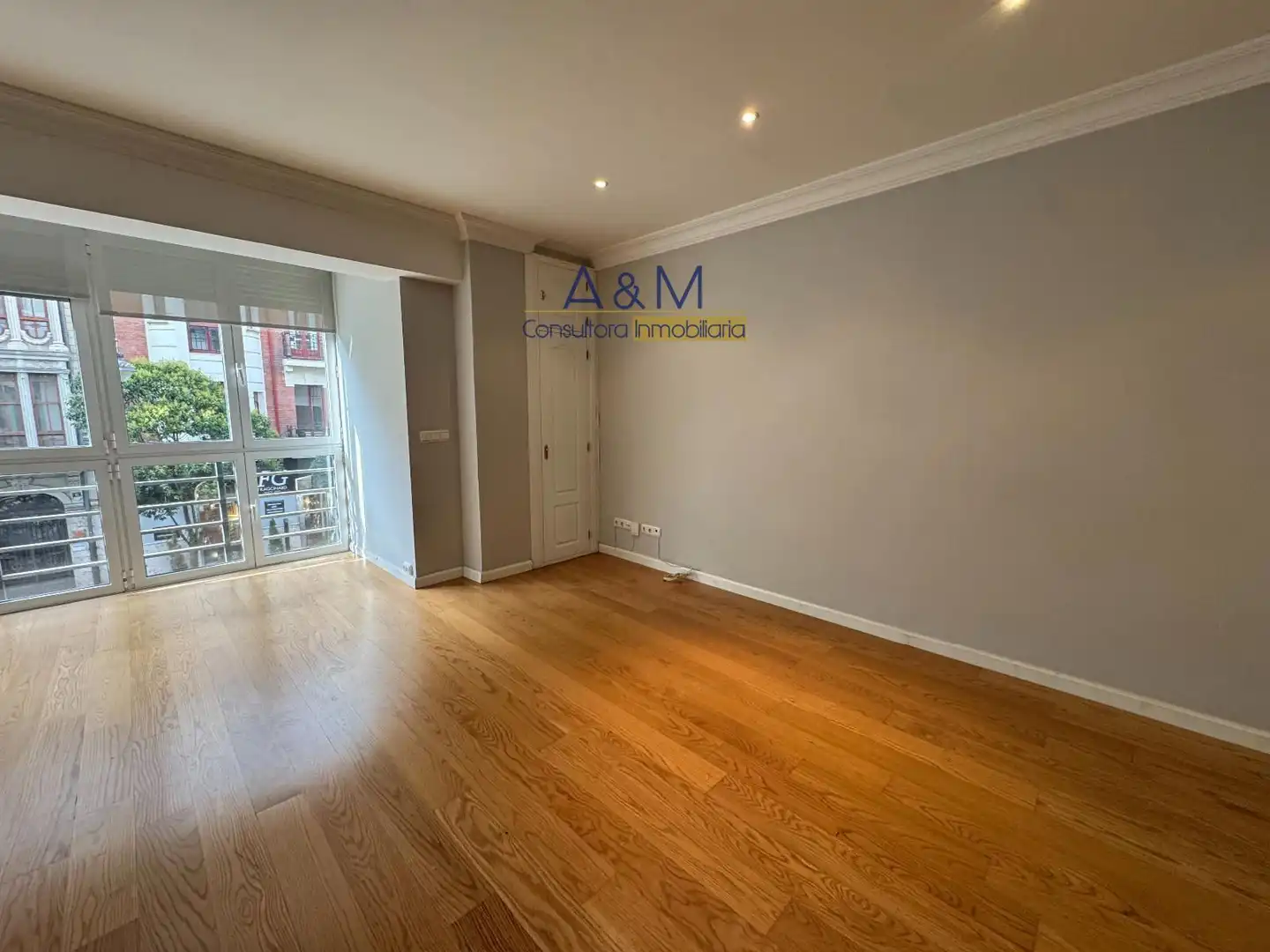 Schlafzimmer von Wohnung zur Miete in Valladolid mit Heizung, Parkett und Ofen