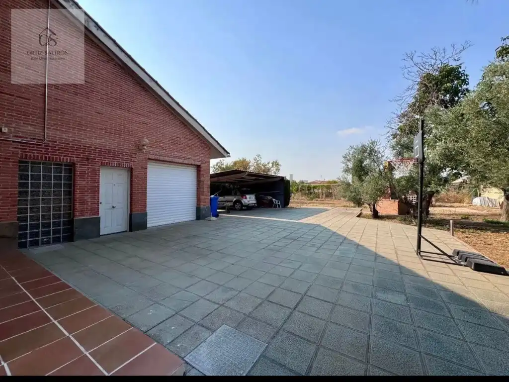 Vista exterior de Casa o xalet en venda en Mejorada del Campo amb Aire condicionat i Piscina