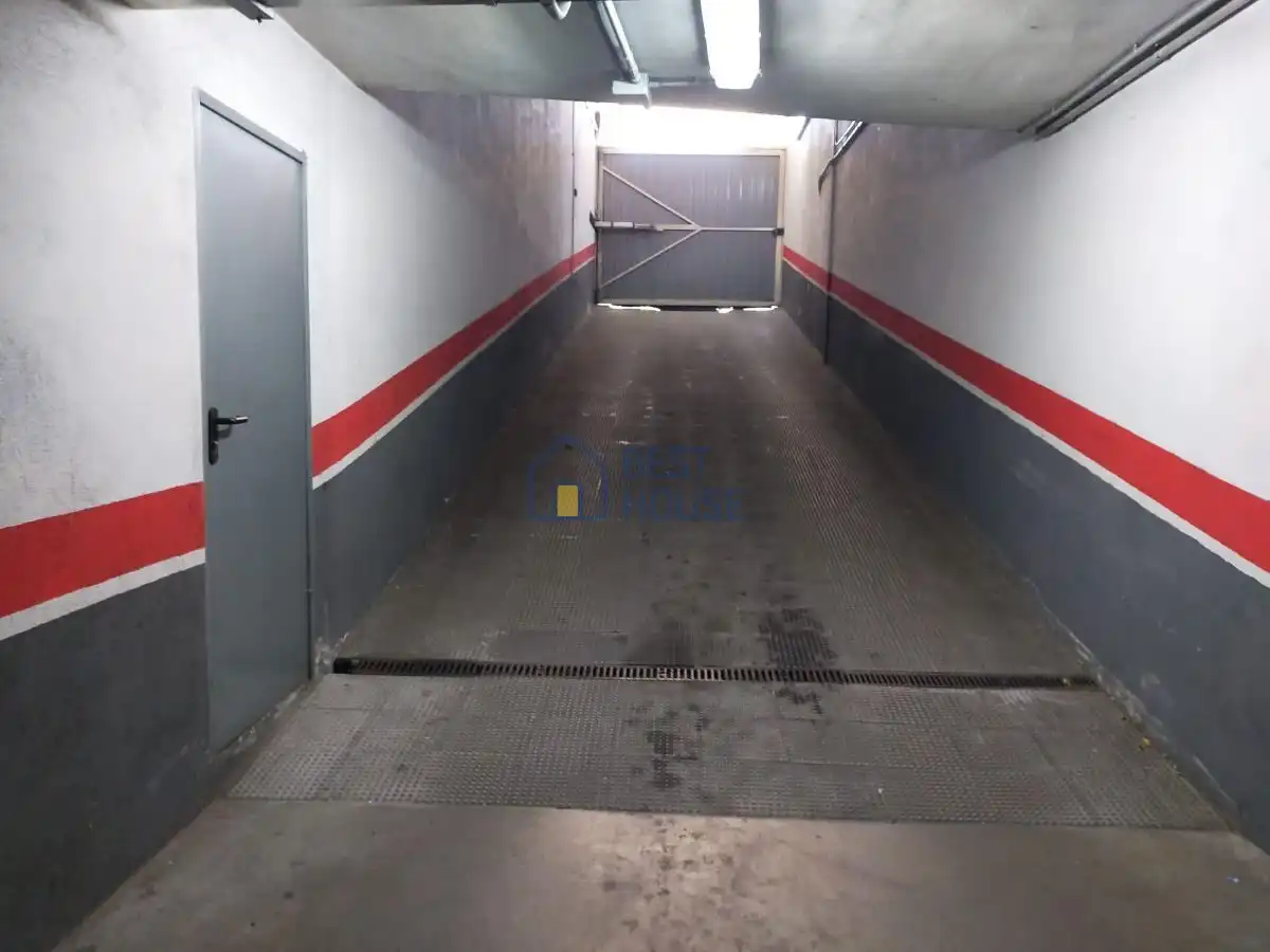 Parkplatz von Wohnung zum Verkauf in León Capital  mit Heizung, Terrasse und Abstellraum