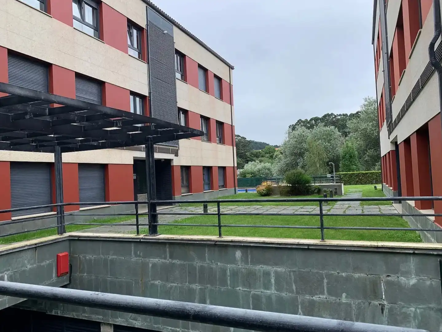 Vista exterior de Dúplex en venta en Oleiros con Calefacción, Trastero y Amueblado