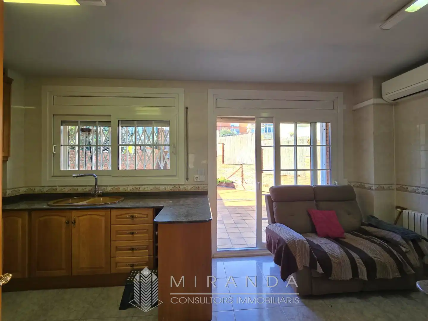 Jardín de Casa adosada en venta en Canovelles con Aire acondicionado, Calefacción y Terraza