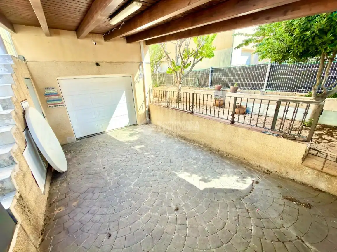 Parking de Casa adosada en venta en Cabanillas del Campo con Calefacción, Parquet y Trastero