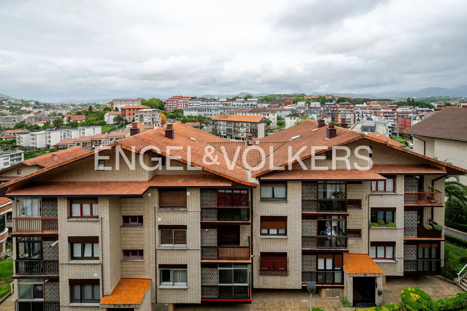 Terrassa de Pis en venda en Donostia - San Sebastián  amb Calefacció, Terrassa i Traster