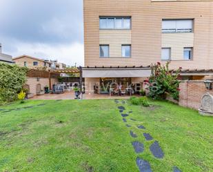 Jardí de Casa adosada en venda en Castellar del Vallès amb Aire condicionat, Calefacció i Jardí privat