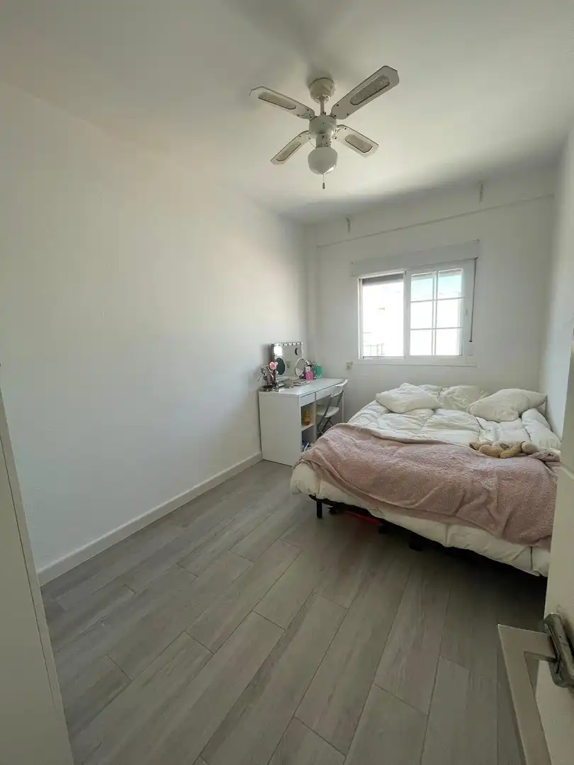 Bedroom of Flat for sale in Sevilla  with Air Conditioner