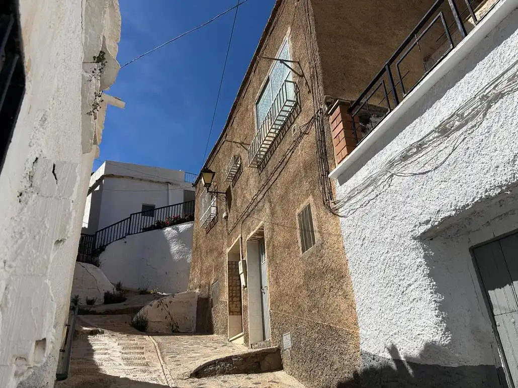 Vista exterior de Casa adosada en venda en Abrucena