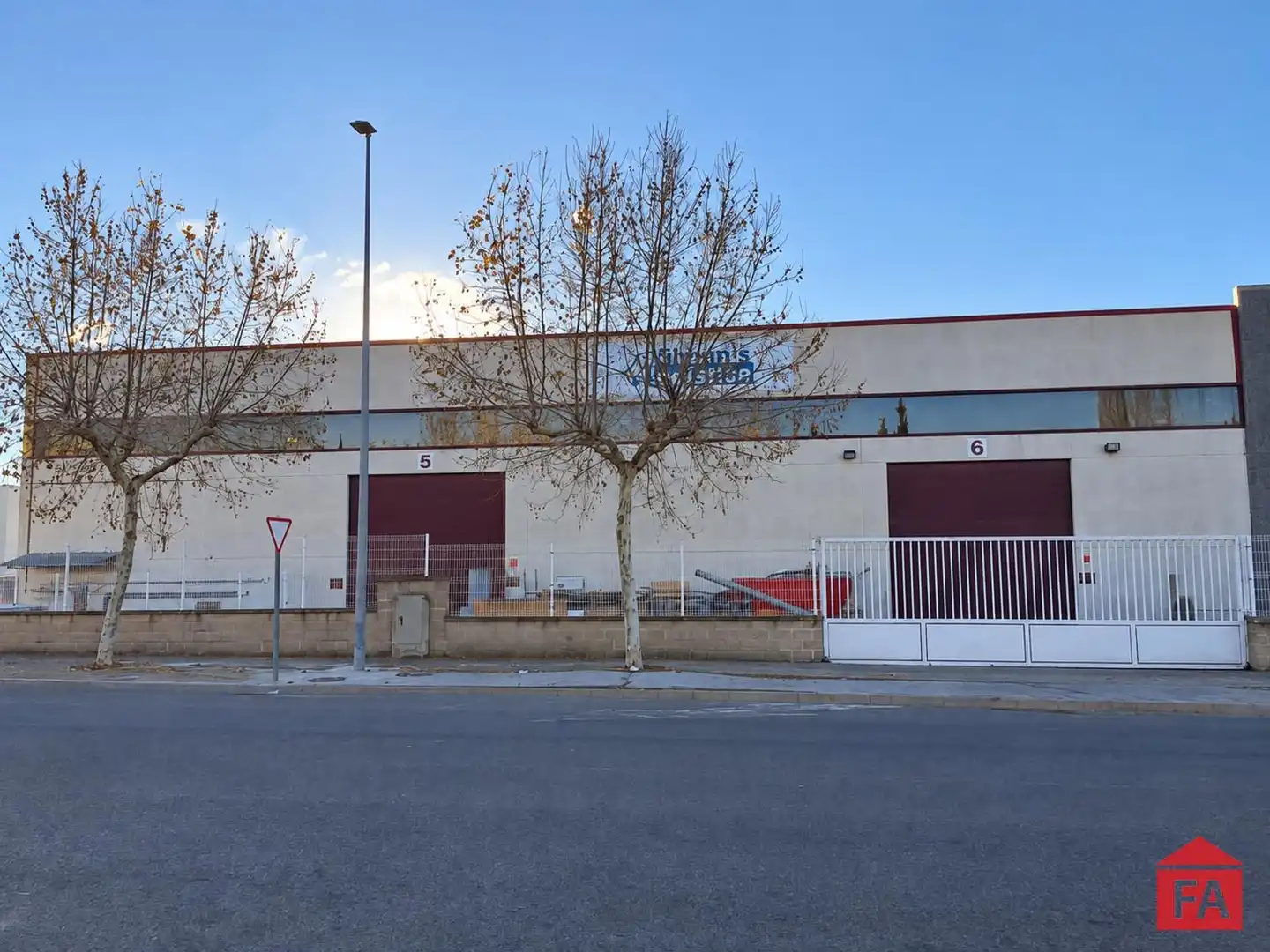 Vista exterior de Nau industrial de lloguer en Bellvei, Tarragona
