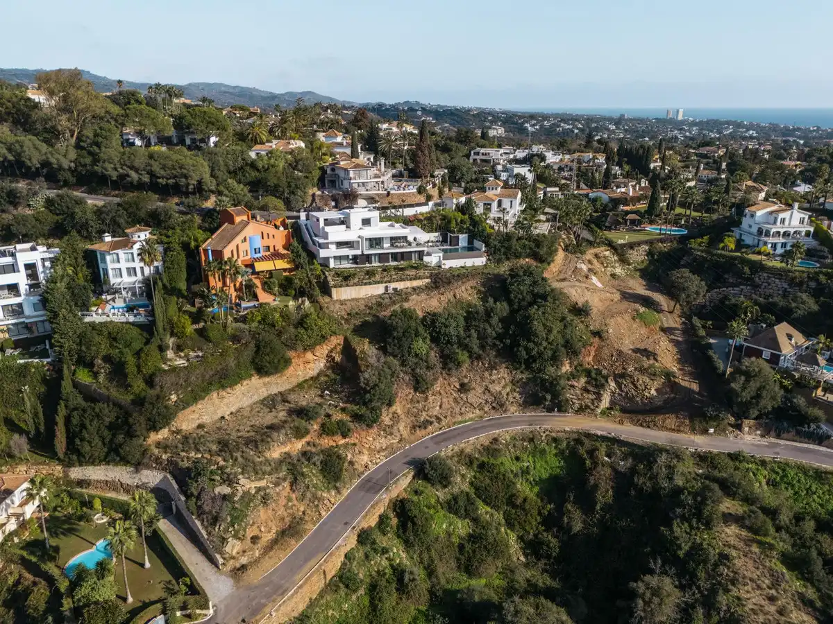Vista exterior de Casa o xalet en venda en Marbella amb Aire condicionat, Jardí privat i Terrassa