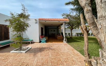 Exterior view of House or chalet for sale in San Bartolomé de Tirajana  with Private garden