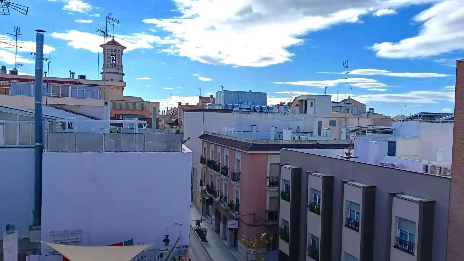 Vista exterior de Ático en venta en Elche / Elx con Terraza y Balcón