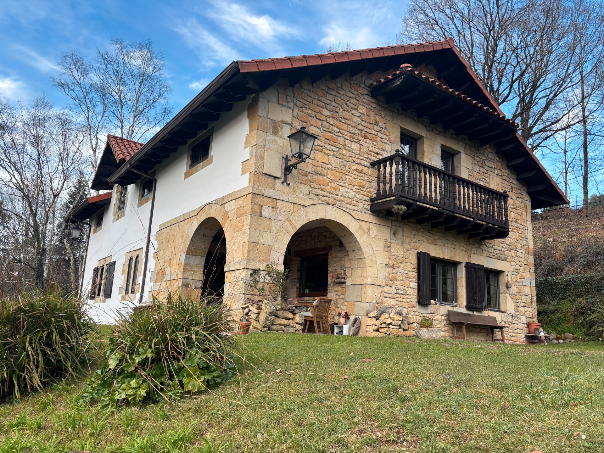 Vista exterior de Casa o xalet en venda en Alfoz de Lloredo amb Calefacció, Jardí privat i Parquet