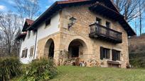 Vista exterior de Casa o xalet en venda en Alfoz de Lloredo amb Calefacció, Jardí privat i Parquet