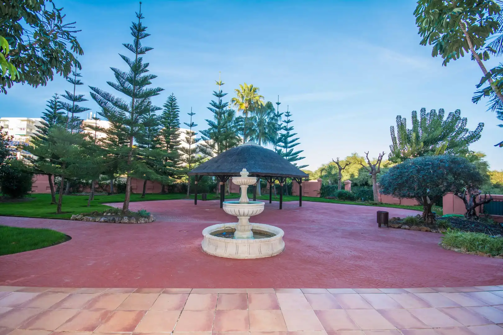 Jardí de Planta baixa en venda en Estepona amb Aire condicionat, Terrassa i Piscina