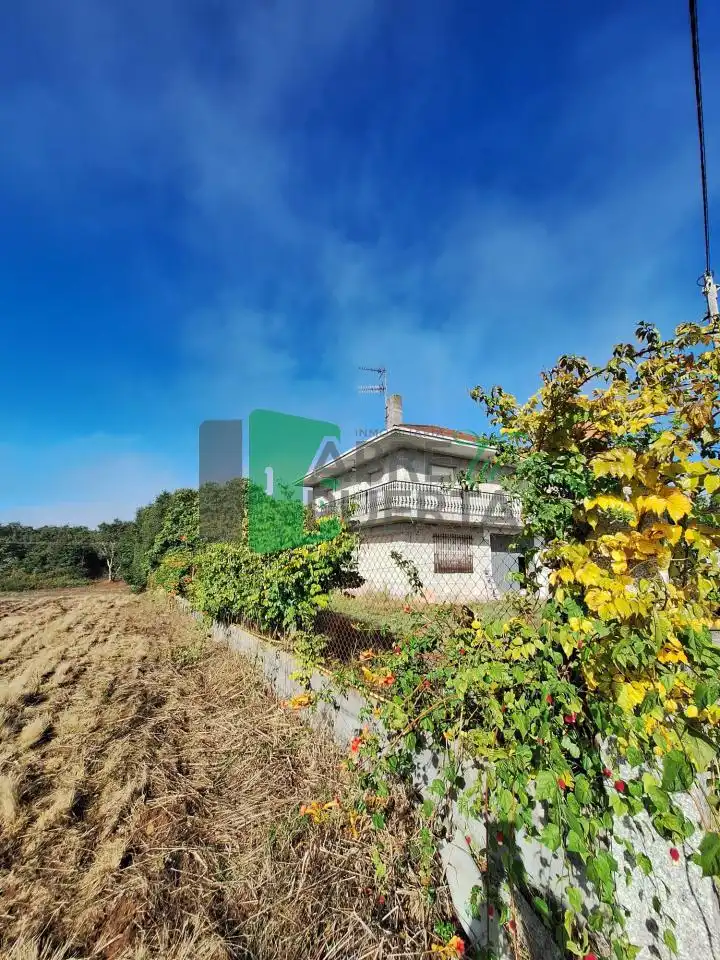 Casa o chalet en venta en Xunqueira de Ambía con Calefacción, Jardín privado y Trastero