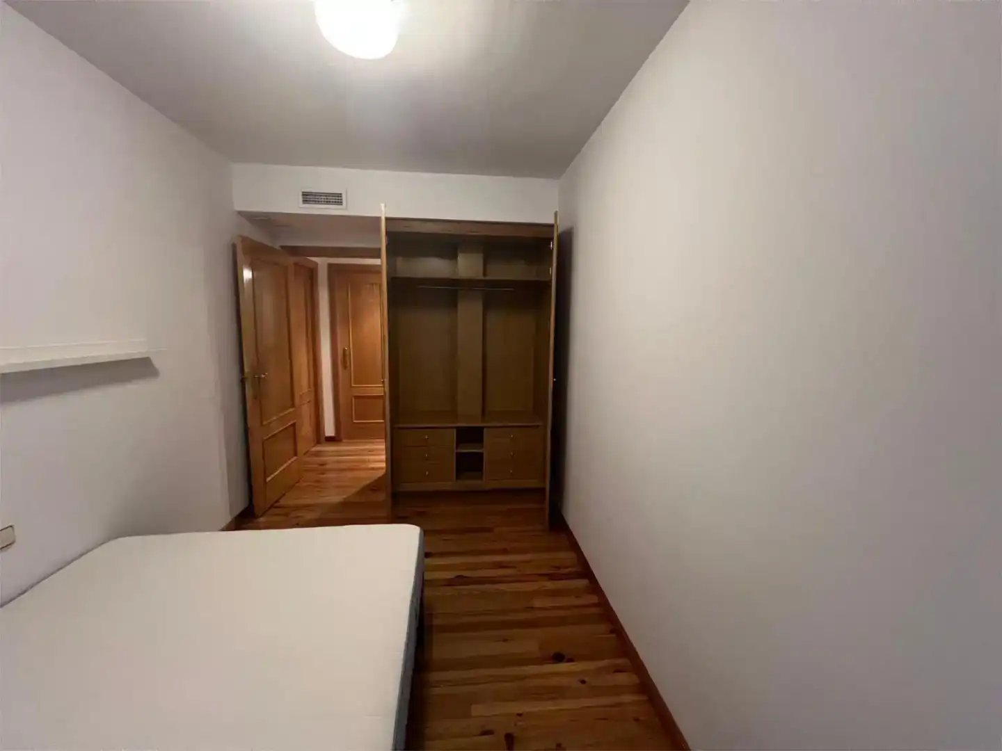 Schlafzimmer von Wohnung zur Miete in  Valencia Capital mit Klimaanlage und Balkon