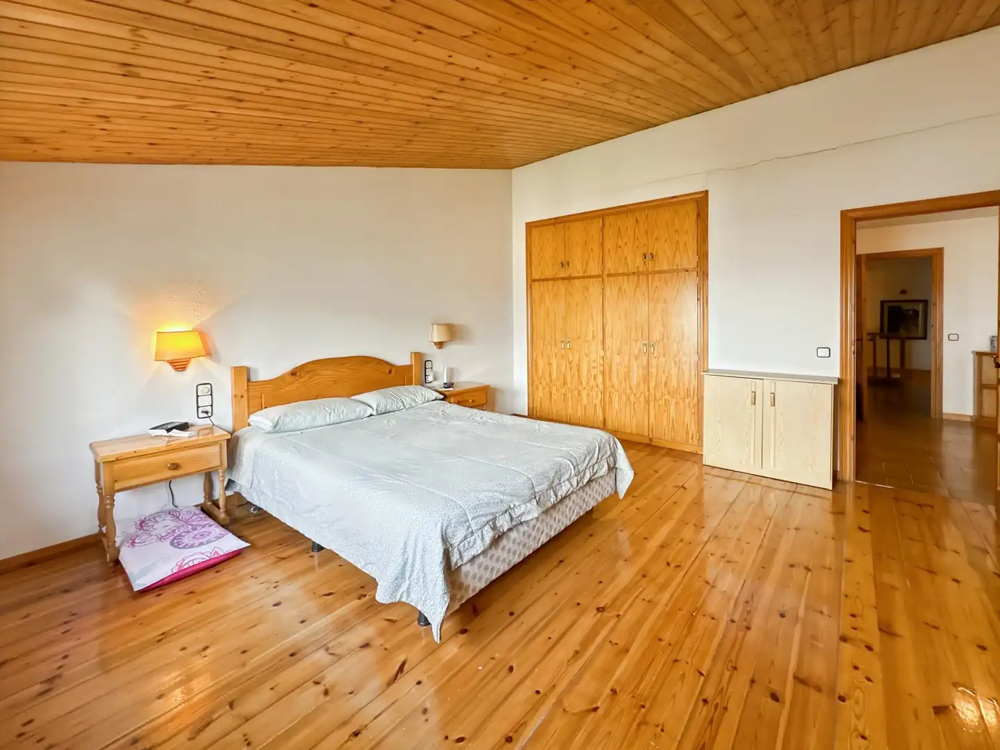 Schlafzimmer von Einfamilien-Reihenhaus zum Verkauf in Berga mit Heizung und Balkon