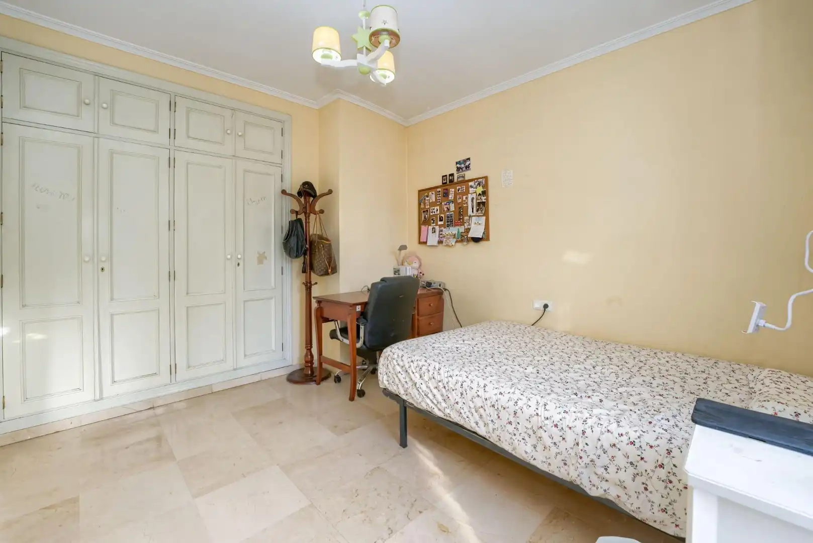 Dormitori de Casa o xalet en venda en Bormujos amb Aire condicionat, Calefacció i Jardí privat